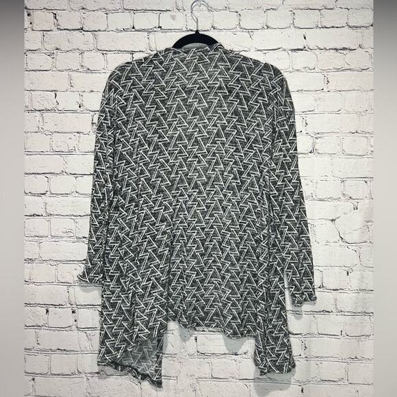 Divided by H&M Black and White Tribal Cardigan 3/4 Sleeves - Picture 2 of 4